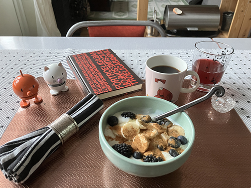 Vardagsfrukost med Hopptisarna o Förtroeliga band fil med bär kaffe Pro Viva medicin Vardagsfrukost med Hopptisarna o Förtroeliga band fil med bär kaffe Pro Viva medicin