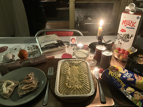 Fiskgratäng med Hopptisarna Systrarna på Sophiahemmet och mamma levande ljus knäcke