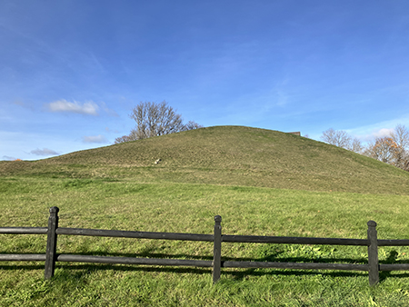 Gamla Uppsala en hög höst