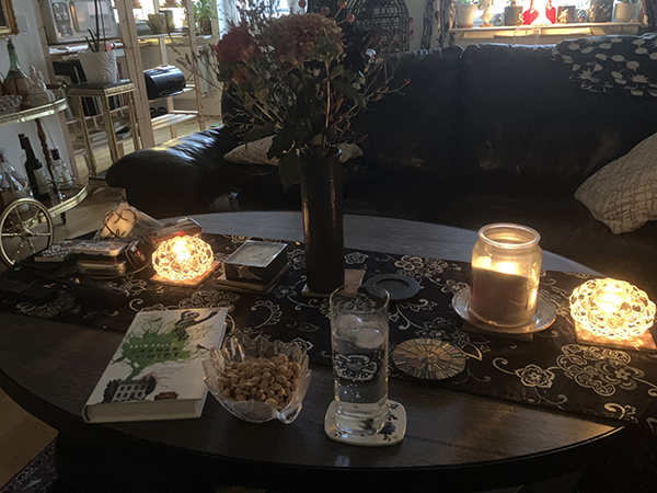 Gin oclock med torrostade nötter och Grenar av gift