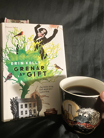 Grenar av gift o kaffe på sängen i Förfadermuggen Grenar av gift o kaffe på sängen i Förfadermuggen