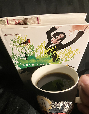 Halvvägs i Grenar av gift o kaffe på sängen
