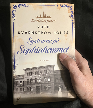 Min hand håller Systrarna på Sophiahemmet