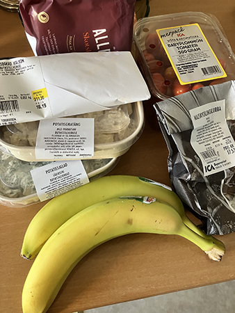 Ost kalkon potatisgratäng krämig potatissalld tomater majskyckling bananer