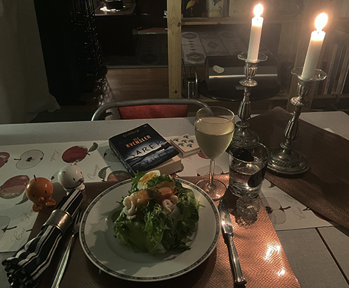 Smörgåstårta vitt vin Hopptisarna Sarek och levande ljus Smörgåstårta vitt vin Hopptisarna Sarek och levande ljus