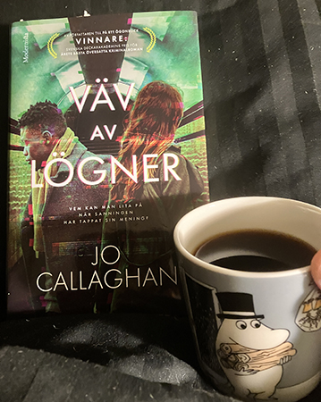 Väv av lögner och kaffe på sängen